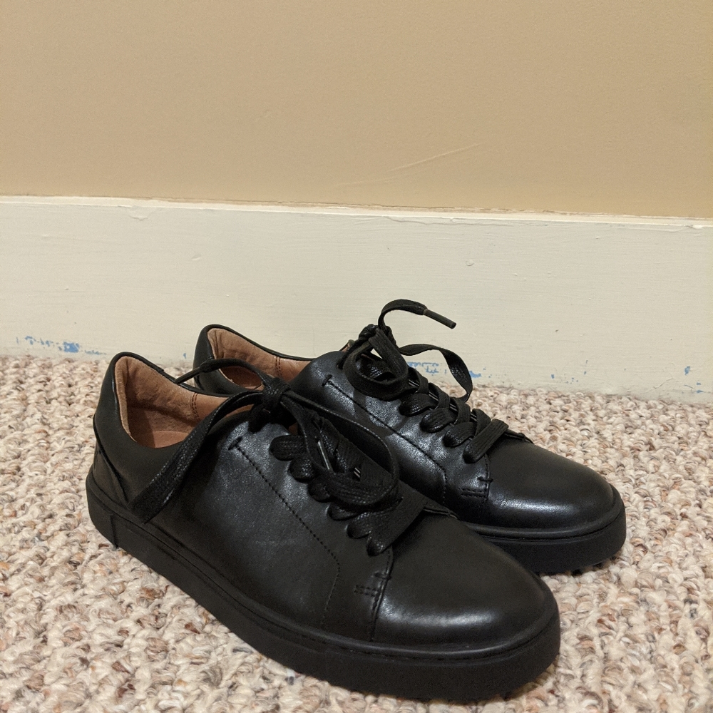 Nwot Frye leather sneakers